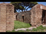 07176 ostia - regio i - insula xii - edificio (i,xii,9) - raum re vom korridor - bli ri suedosten - 06-2024.jpg